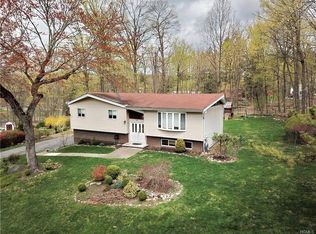 4 Lancaster Ln, Monsey, NY 10952