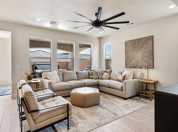 4th image of 1366 N Marfil Way E