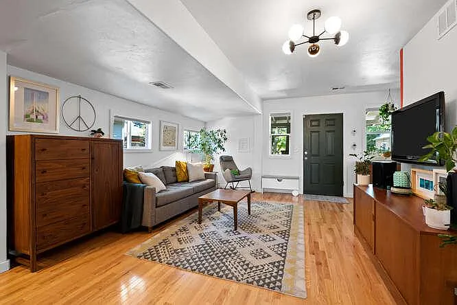 4733 N Clay St — Photo 17