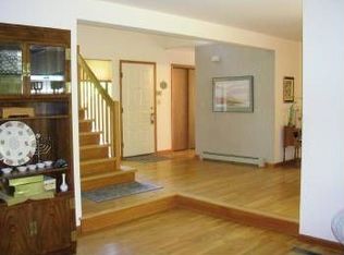 12 Hilltop Dr, Yorktown Heights, NY 10598