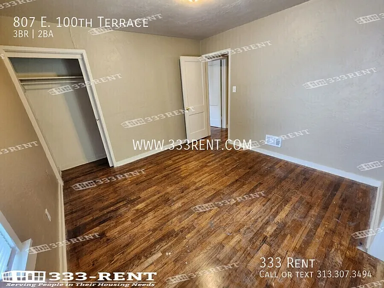 807 E 100th Ter — Photo 8