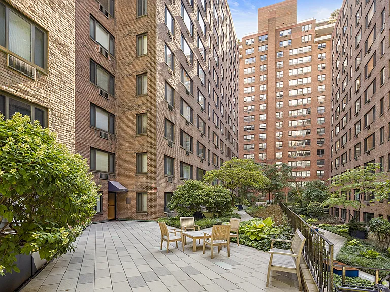 420 E 64th St #3E — Photo 14