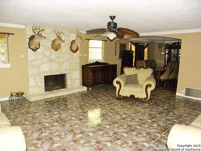 1st image of 3359 W Woodlawn Ave