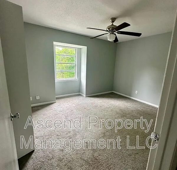 2410 Lyndon Ave #4 — Photo 13