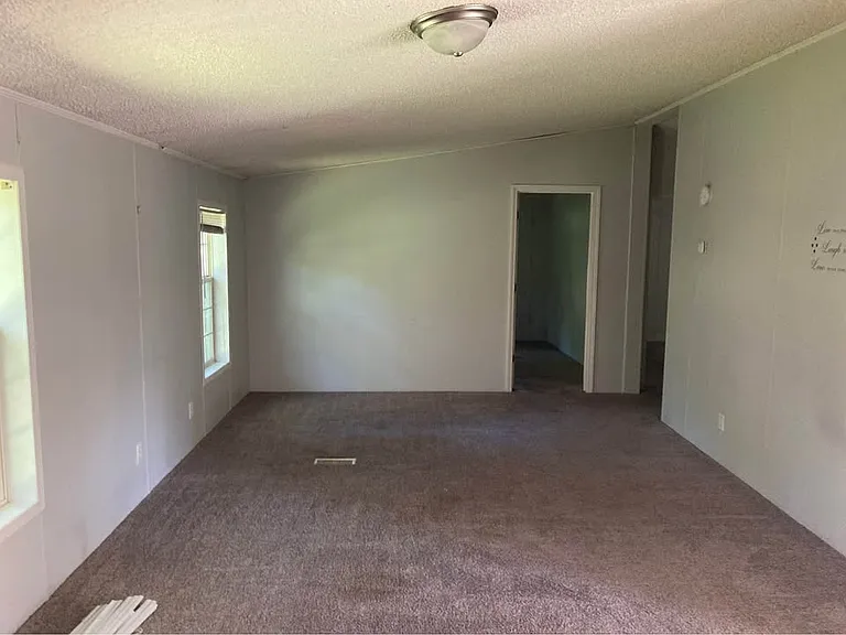 17724 Wayne St — Photo 10