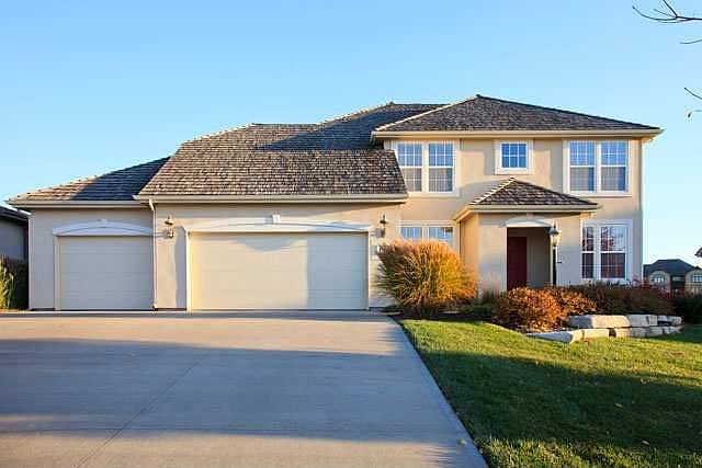 1702 Bobwhite Dr Lawrence, KS listing photo #1