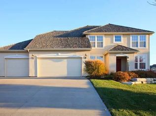 1702 Bobwhite Dr, Lawrence, KS 66047