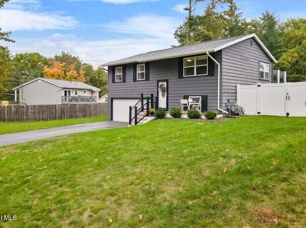 4 White Birch Path, Saratoga Springs, NY 12866