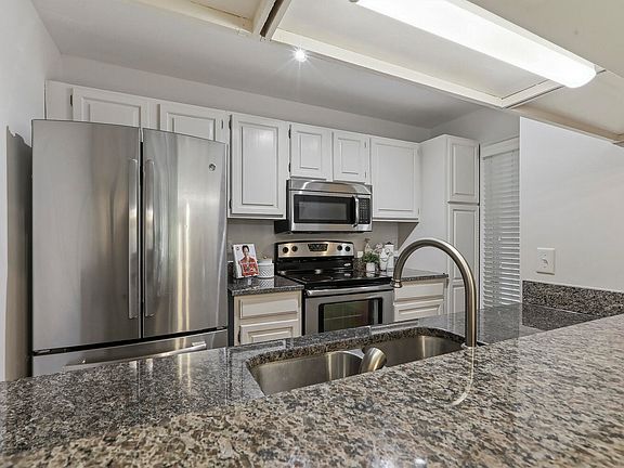 5th image of 700 Bishops Park Dr Unit 204