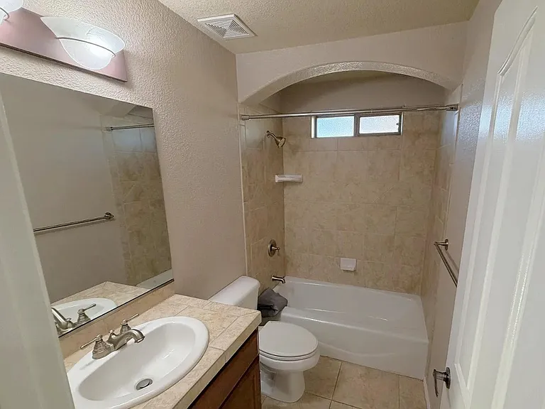 1034 Gleneagles Dr — Photo 9