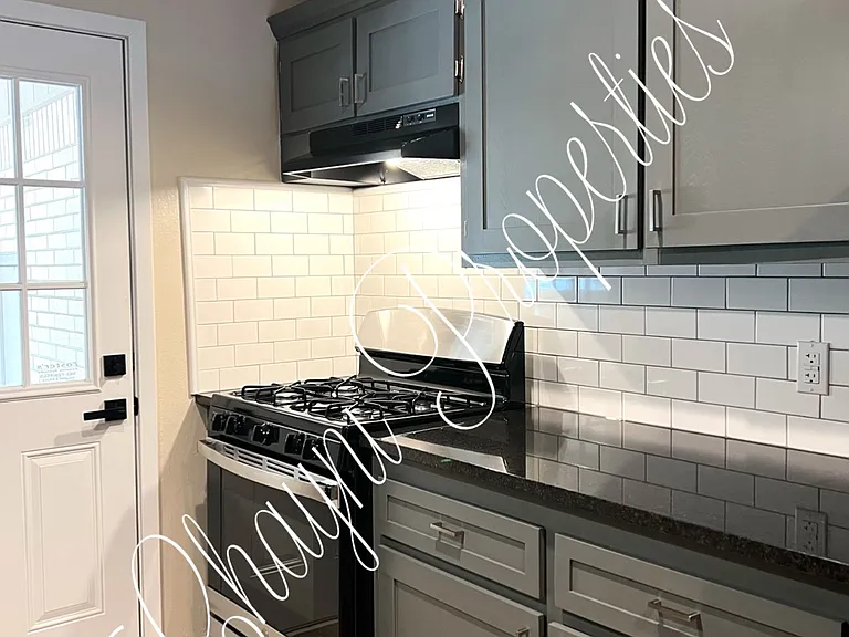 810 E Lamar St — Photo 6