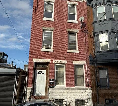 2nd image of 535 Dickinson St