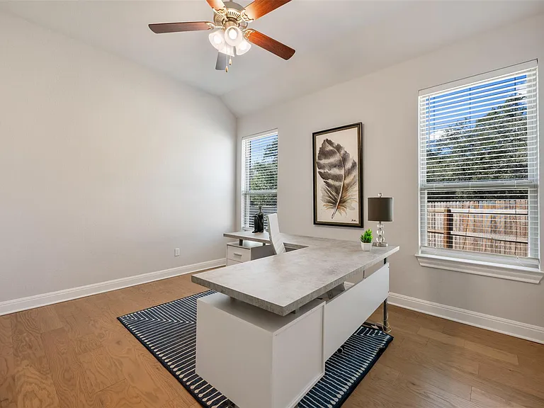 686 Treadwell Ln — Photo 6