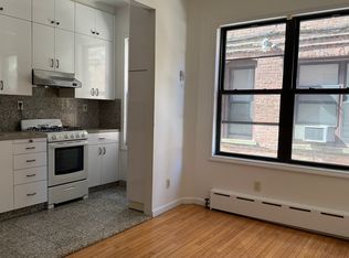 4216 165th St APT 1F, Flushing, NY 11358