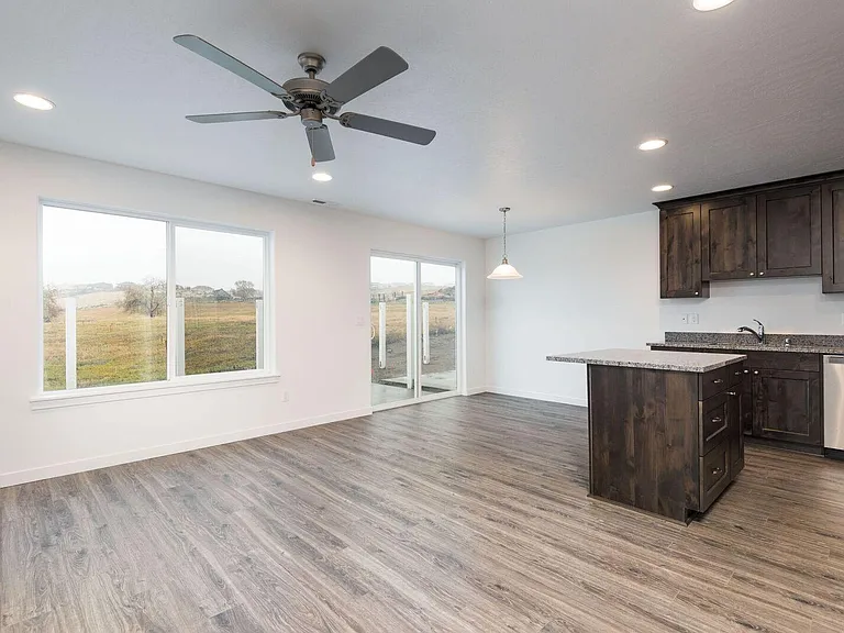 6910 Sully Ln — Photo 2