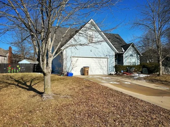 707 Meadow Ln, Raymore, MO 64083