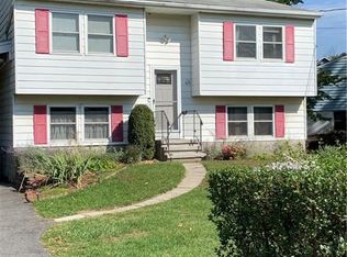 32 Westwood Dr, Walden, NY 12586