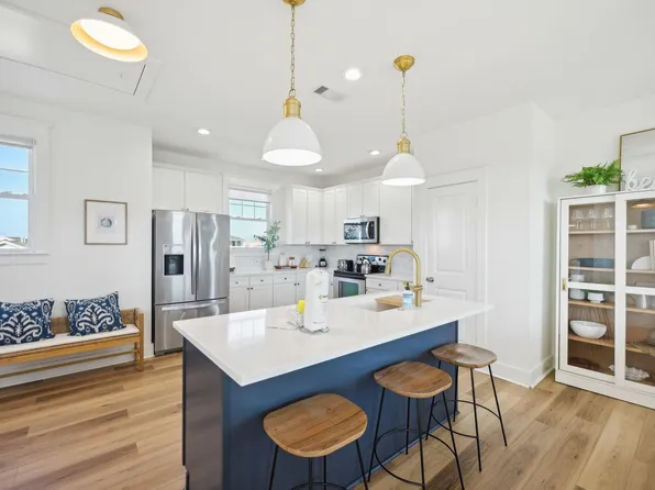 4130 King Rail Cir, Galveston, TX 77554