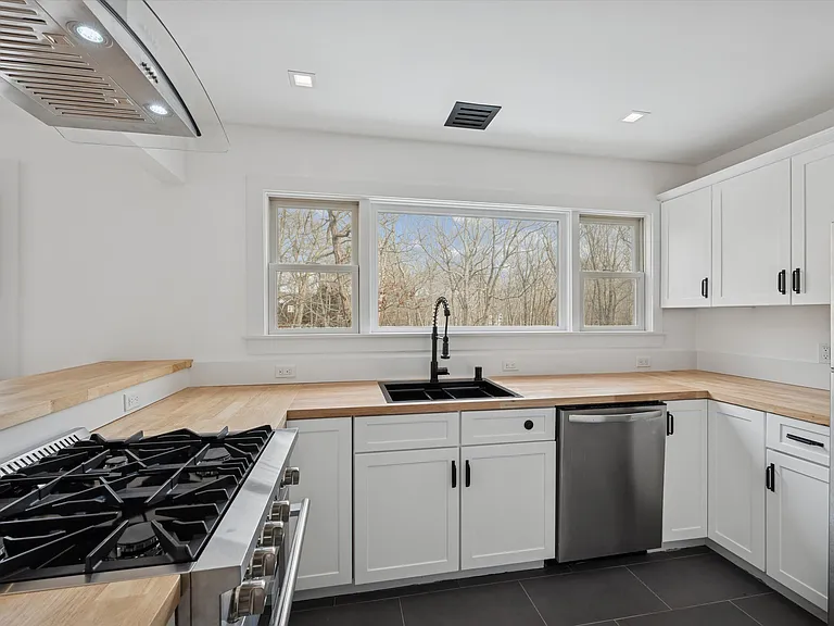876A Millstone Rd — Photo 4