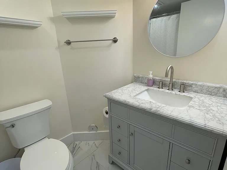 2811 N Oakland Forest Dr #102 — Photo 24