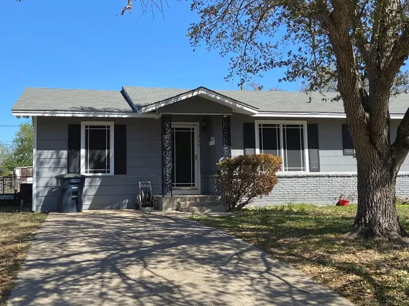 337 Woodlawn St, Sinton, TX 78387