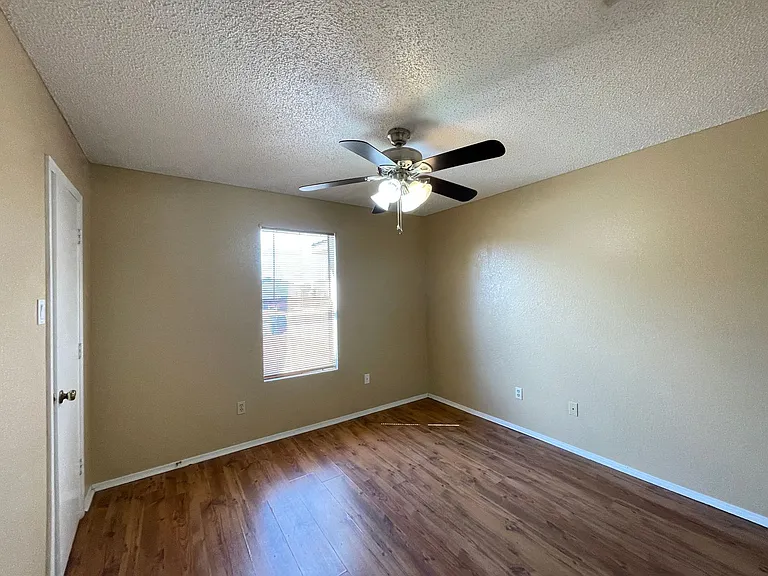 2806 Derby Dr — Photo 10