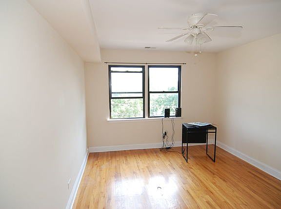 3rd image of 1711 W Jarvis Ave APT 205