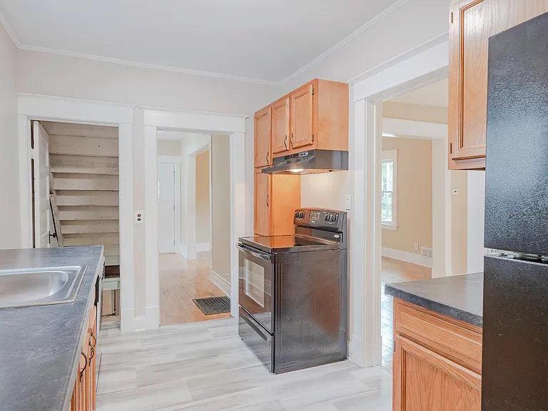 232 Lathrop St — Photo 10