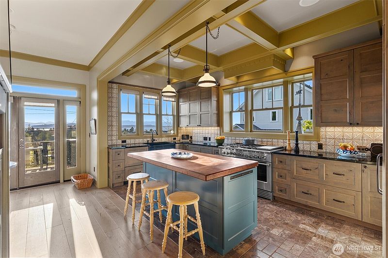 5th image of 3310 59th Avenue SW #A