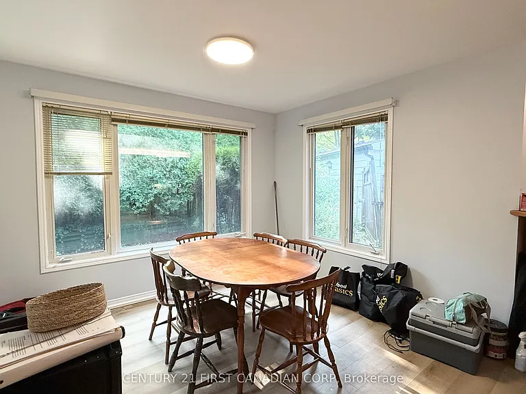 80 Rollscourt Pl — Photo 7