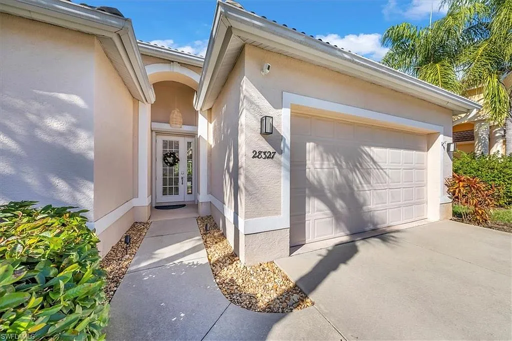 3 bed, 2.0 bath, 1567 sqft, $8,950 — Photo 2