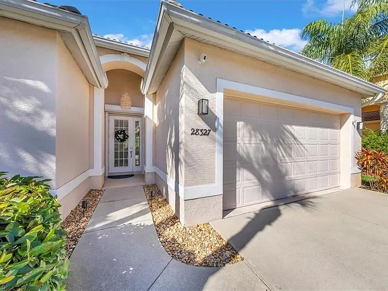 28327 Hidden Lake Dr — Photo 2