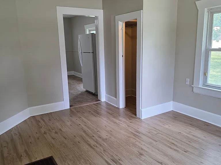 1522 W High St — Photo 2