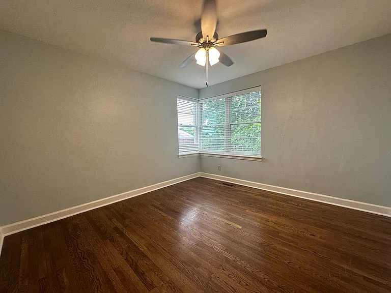 Louisiana Terrace — Photo 28