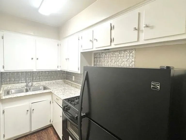 812 Wainwright St #10 — Photo 14