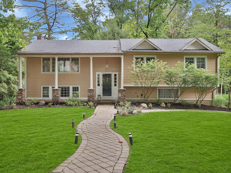 1st image of 521 Avon Ct