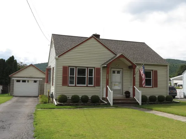 222 Strathmore Pl, Corning, NY 14830