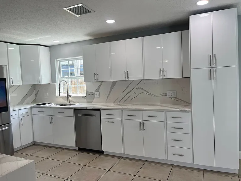 375 Carrousel Ct — Photo 8