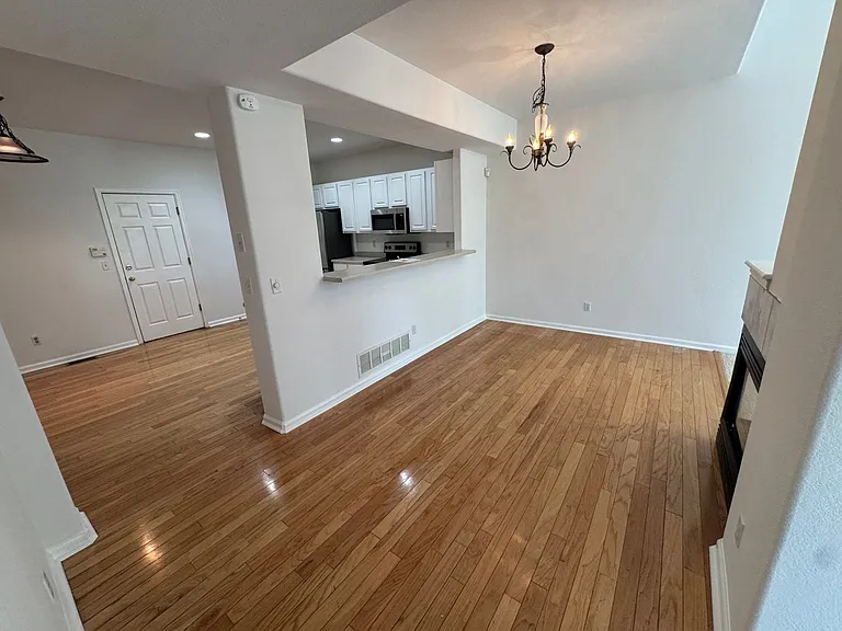 4505 S Auckland Ct — Photo 9