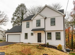 18 N 11th St, Akron, PA 17501