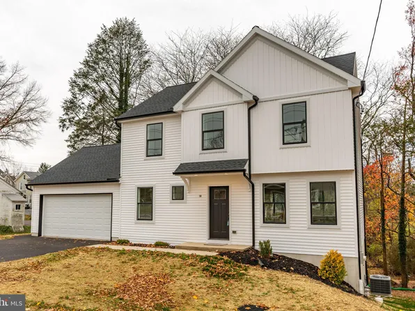 18 N 11th St, Akron, PA 17501