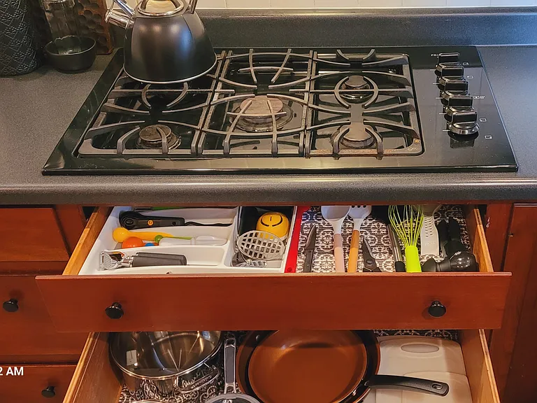 LOTS of storage space in this sunny kitchen!