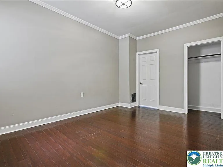 510 5th Ave — Photo 17