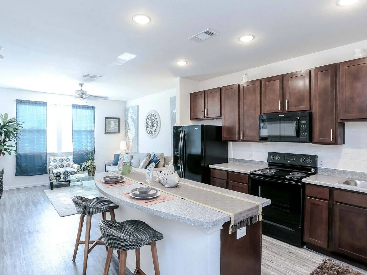 The Cove Apartments — Photo 1