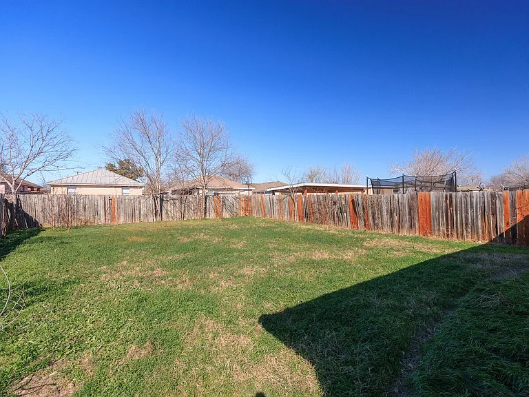 9226 Emerald Port Dr — Photo 16