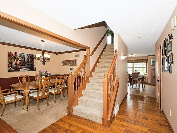3rd image of 740 Chaucer Ln
