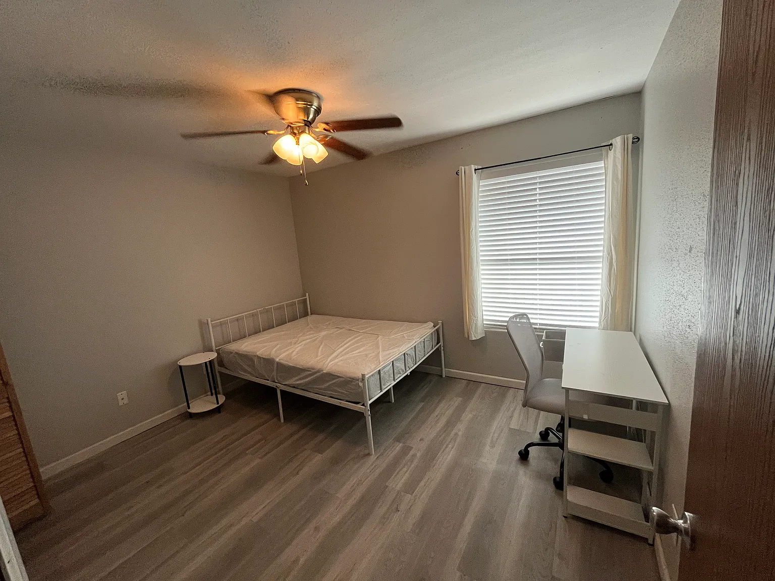 2 bed, 908 sqft, $1,300 — Photo 2