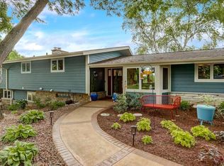 8020 Fielding Ln, Greendale, WI 53129