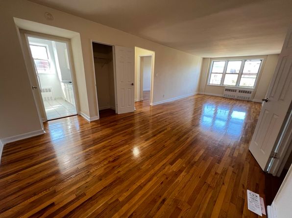 13955 35th Ave APT 4L