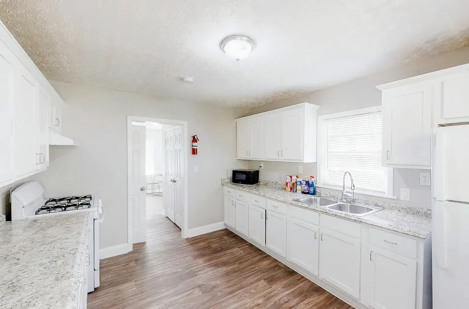 4 bed, 2.0 bath, 1690 sqft, $698 — Photo 3
